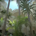 Unique Apartment With Rooftop Pool & Amazing Views