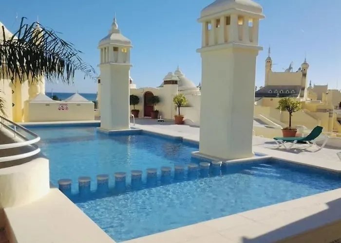 Unique Apartment With Rooftop Pool & Amazing Views