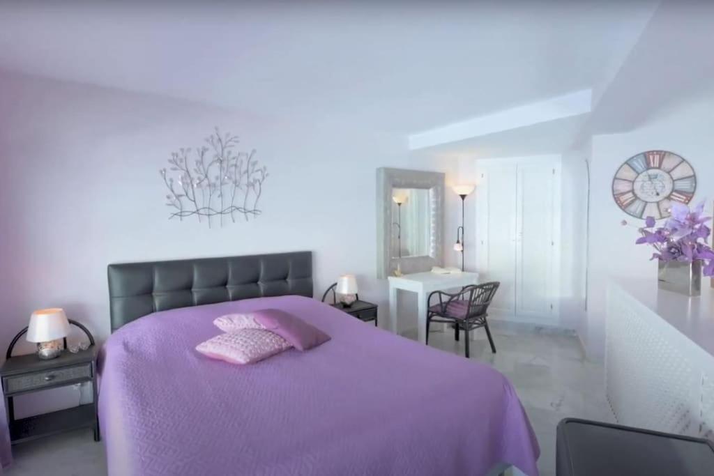 Unique With Rooftop Pool & Amazing Views *